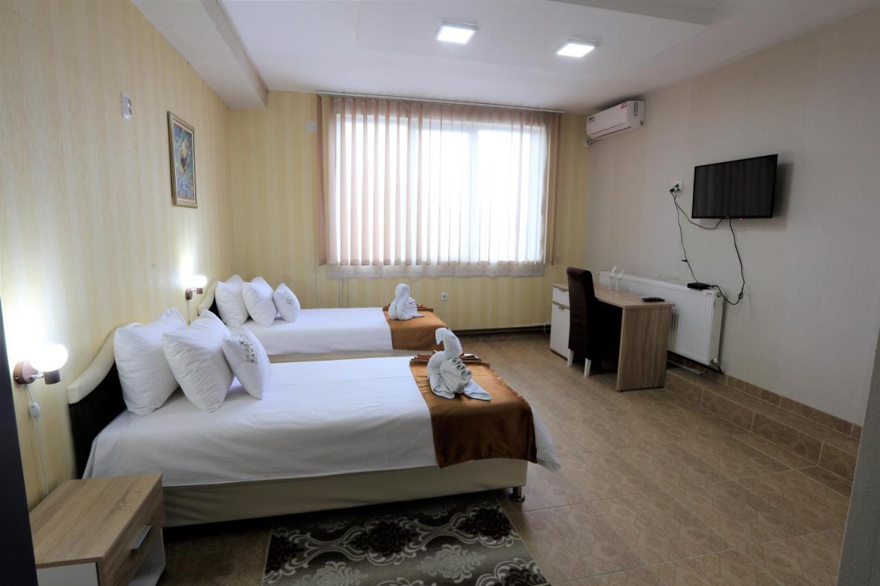 Garni Hotel Saradis ครูเชวัซ ภายนอก รูปภาพ