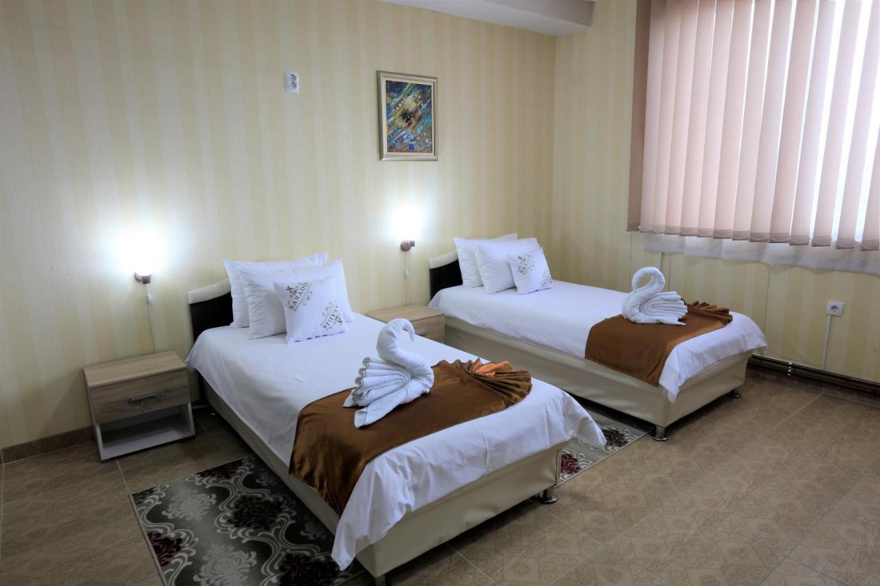 Garni Hotel Saradis ครูเชวัซ ภายนอก รูปภาพ