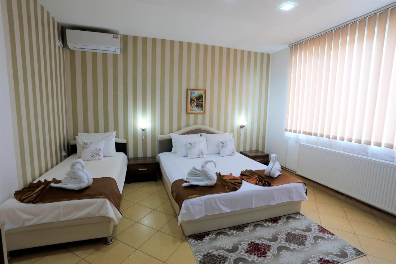 Garni Hotel Saradis ครูเชวัซ ภายนอก รูปภาพ