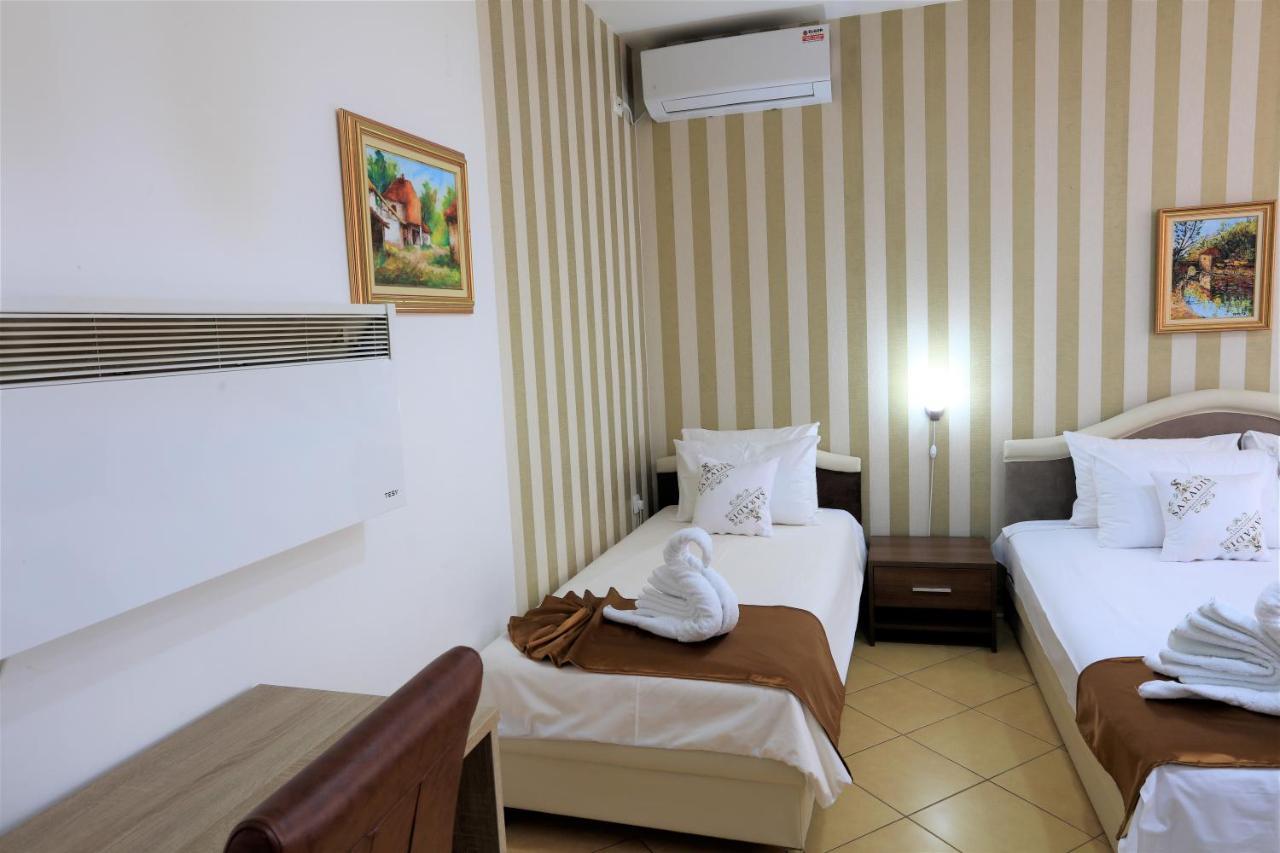 Garni Hotel Saradis ครูเชวัซ ภายนอก รูปภาพ
