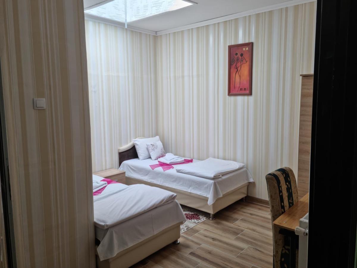 Garni Hotel Saradis ครูเชวัซ ภายนอก รูปภาพ