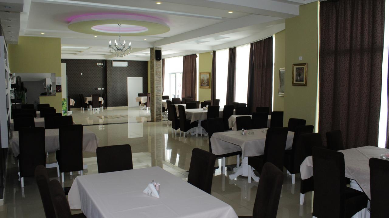 Garni Hotel Saradis ครูเชวัซ ภายนอก รูปภาพ