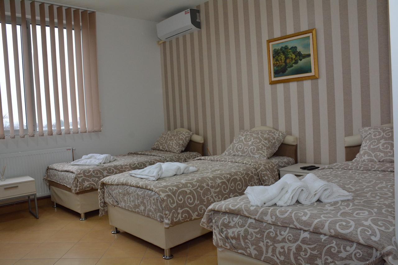 Garni Hotel Saradis ครูเชวัซ ภายนอก รูปภาพ