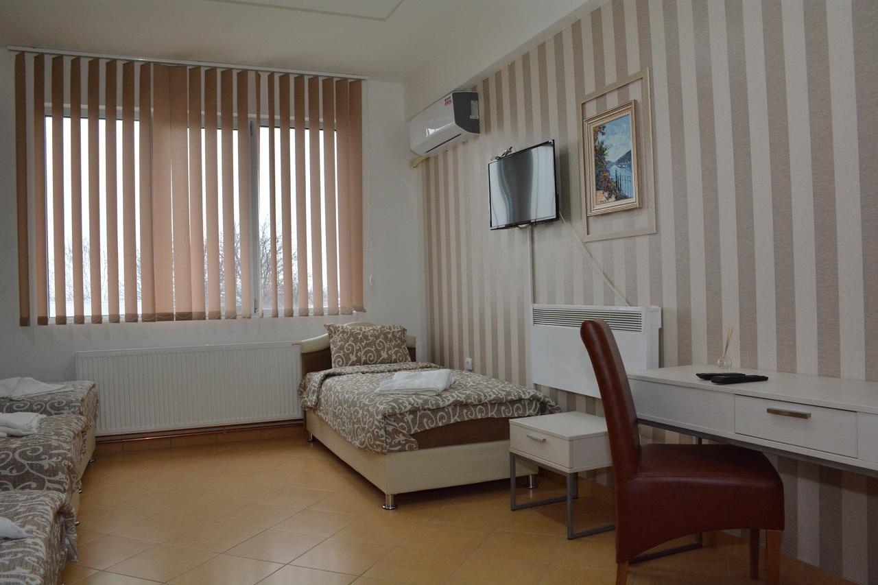 Garni Hotel Saradis ครูเชวัซ ภายนอก รูปภาพ