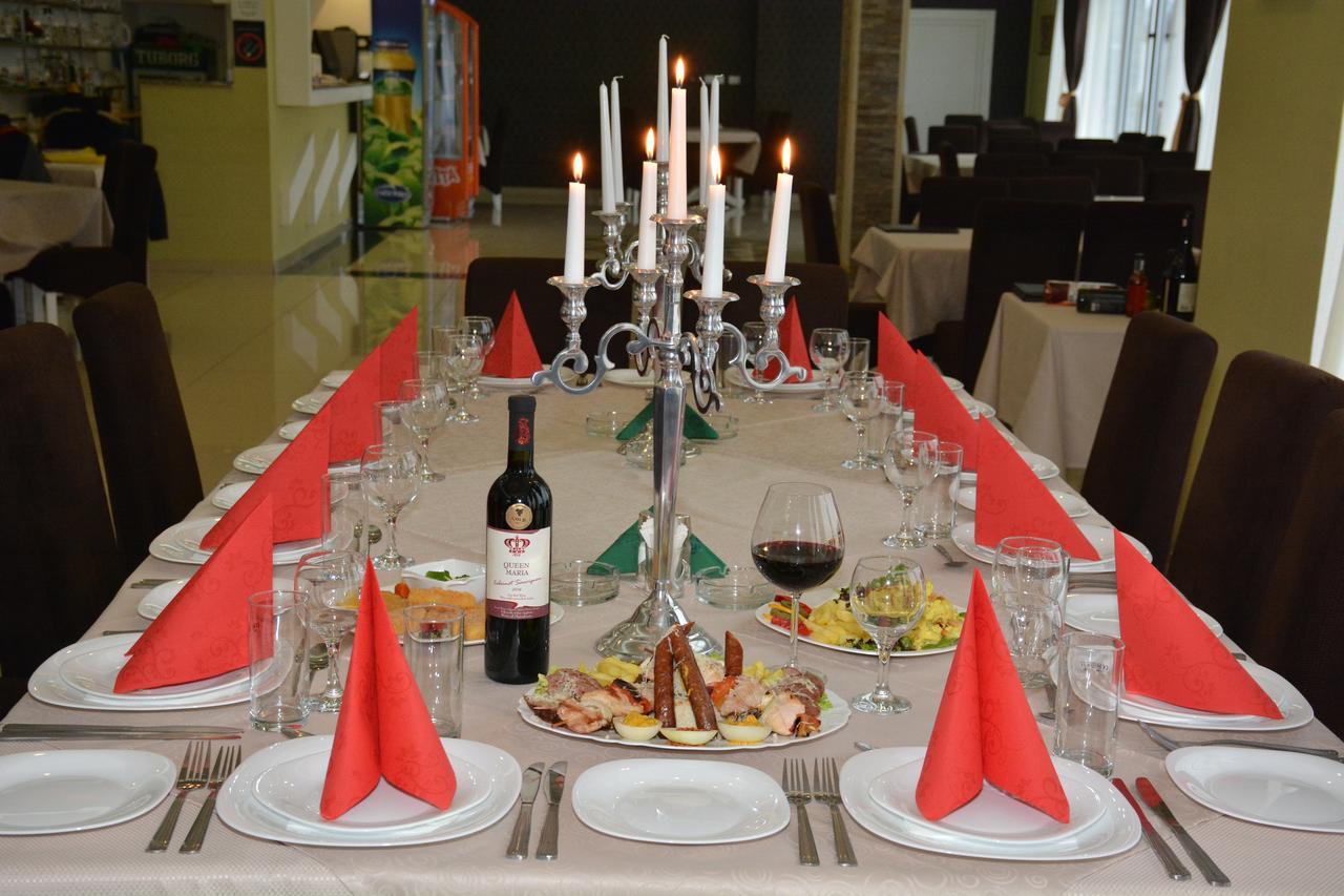 Garni Hotel Saradis ครูเชวัซ ภายนอก รูปภาพ