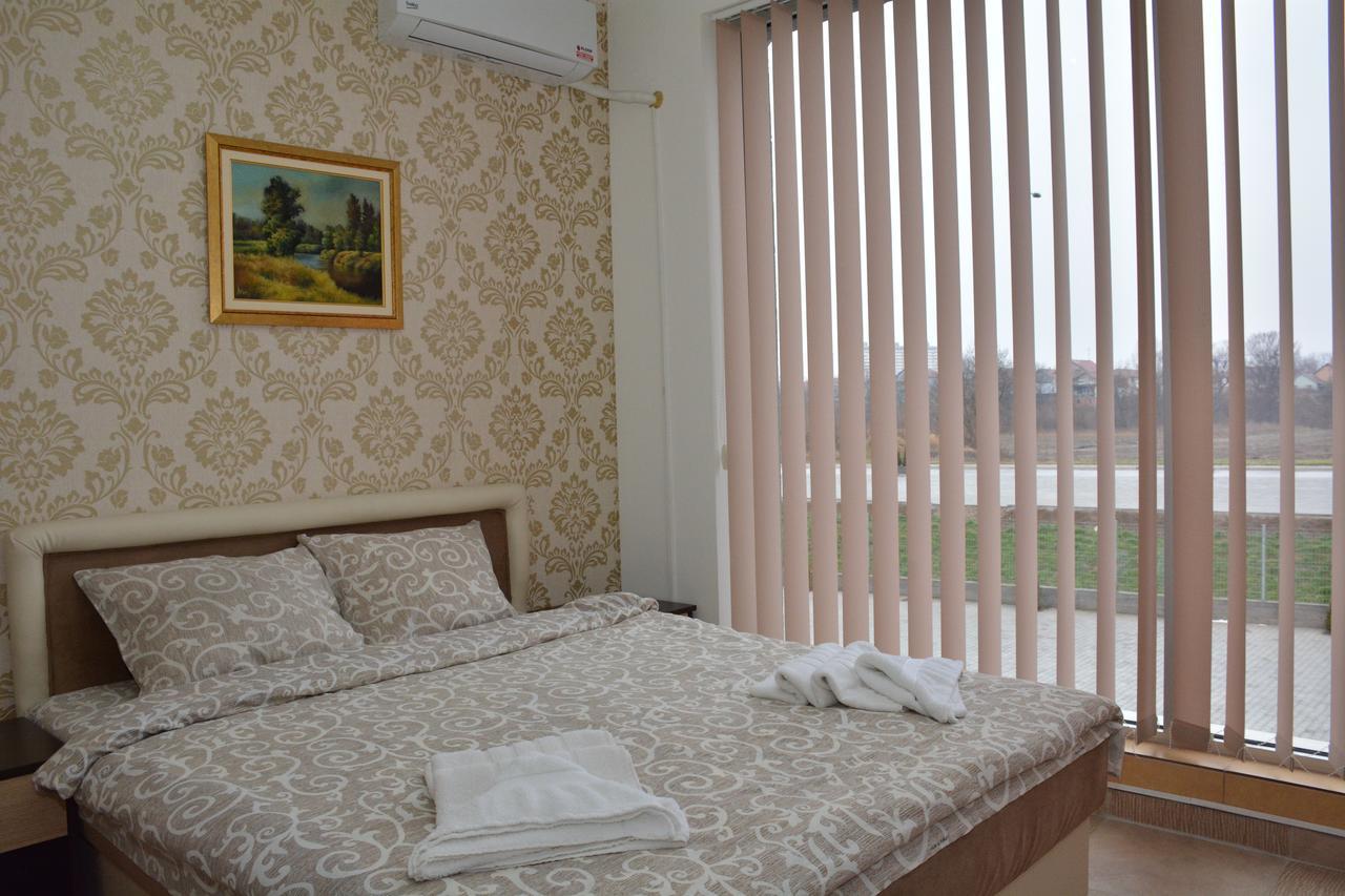 Garni Hotel Saradis ครูเชวัซ ภายนอก รูปภาพ