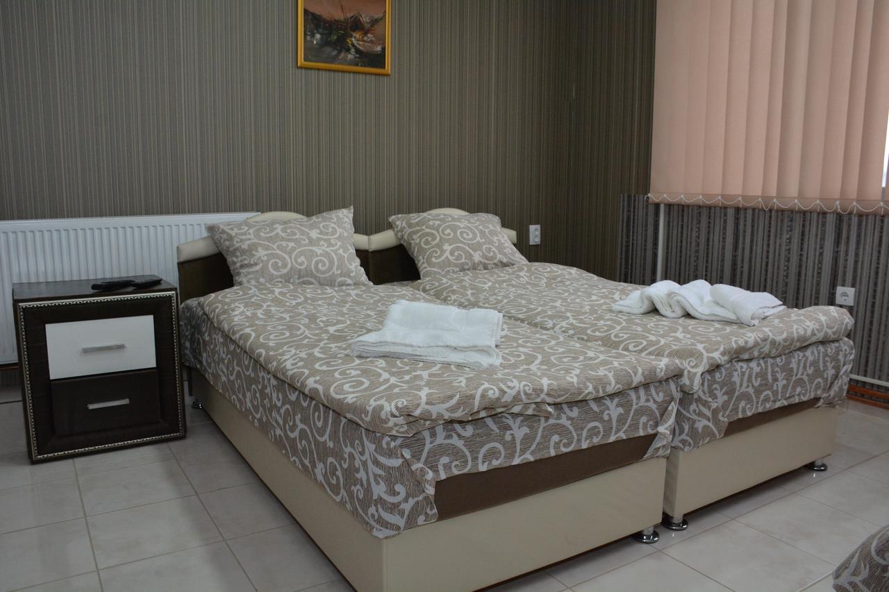 Garni Hotel Saradis ครูเชวัซ ภายนอก รูปภาพ