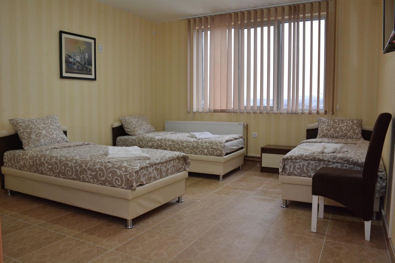Garni Hotel Saradis ครูเชวัซ ภายนอก รูปภาพ
