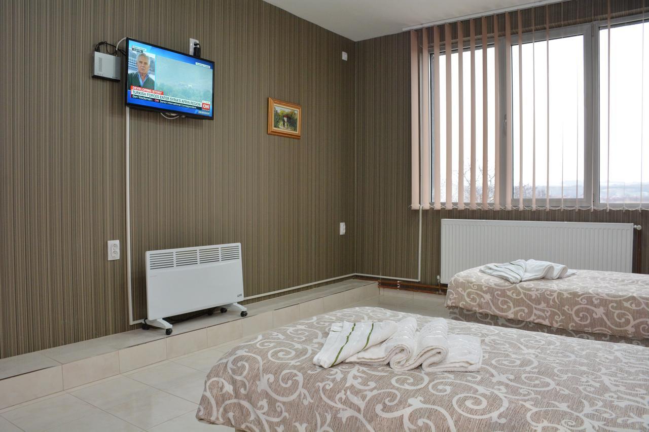 Garni Hotel Saradis ครูเชวัซ ภายนอก รูปภาพ