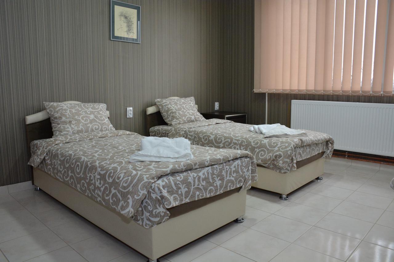 Garni Hotel Saradis ครูเชวัซ ภายนอก รูปภาพ