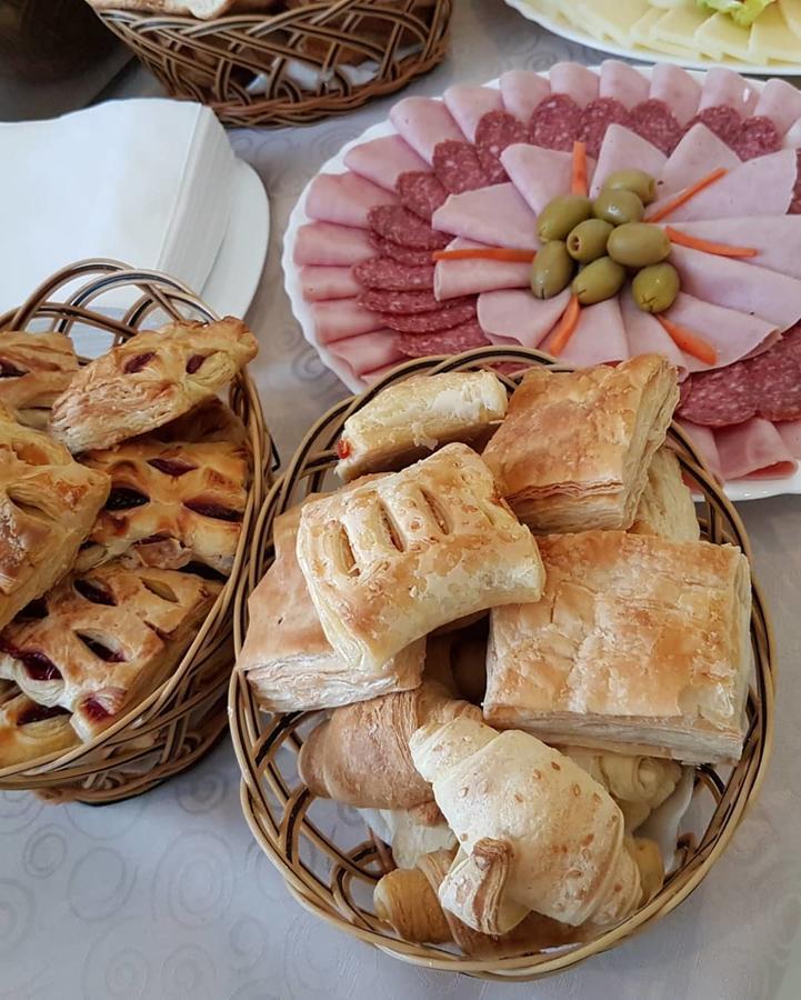 Garni Hotel Saradis ครูเชวัซ ภายนอก รูปภาพ