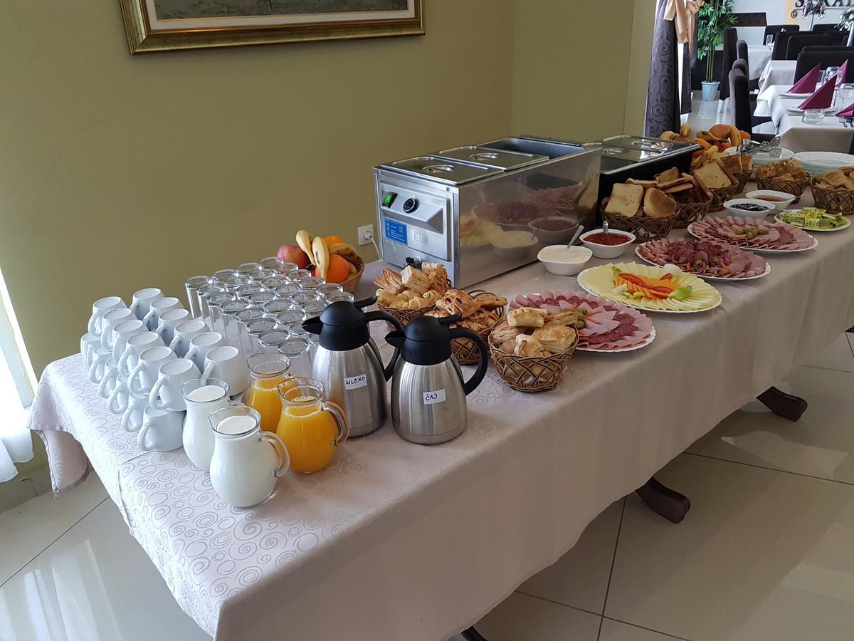 Garni Hotel Saradis ครูเชวัซ ภายนอก รูปภาพ