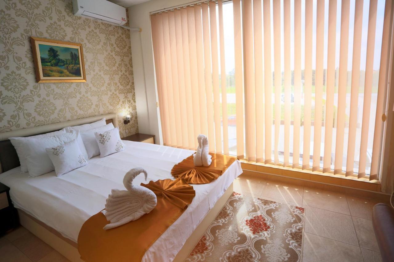 Garni Hotel Saradis ครูเชวัซ ภายนอก รูปภาพ