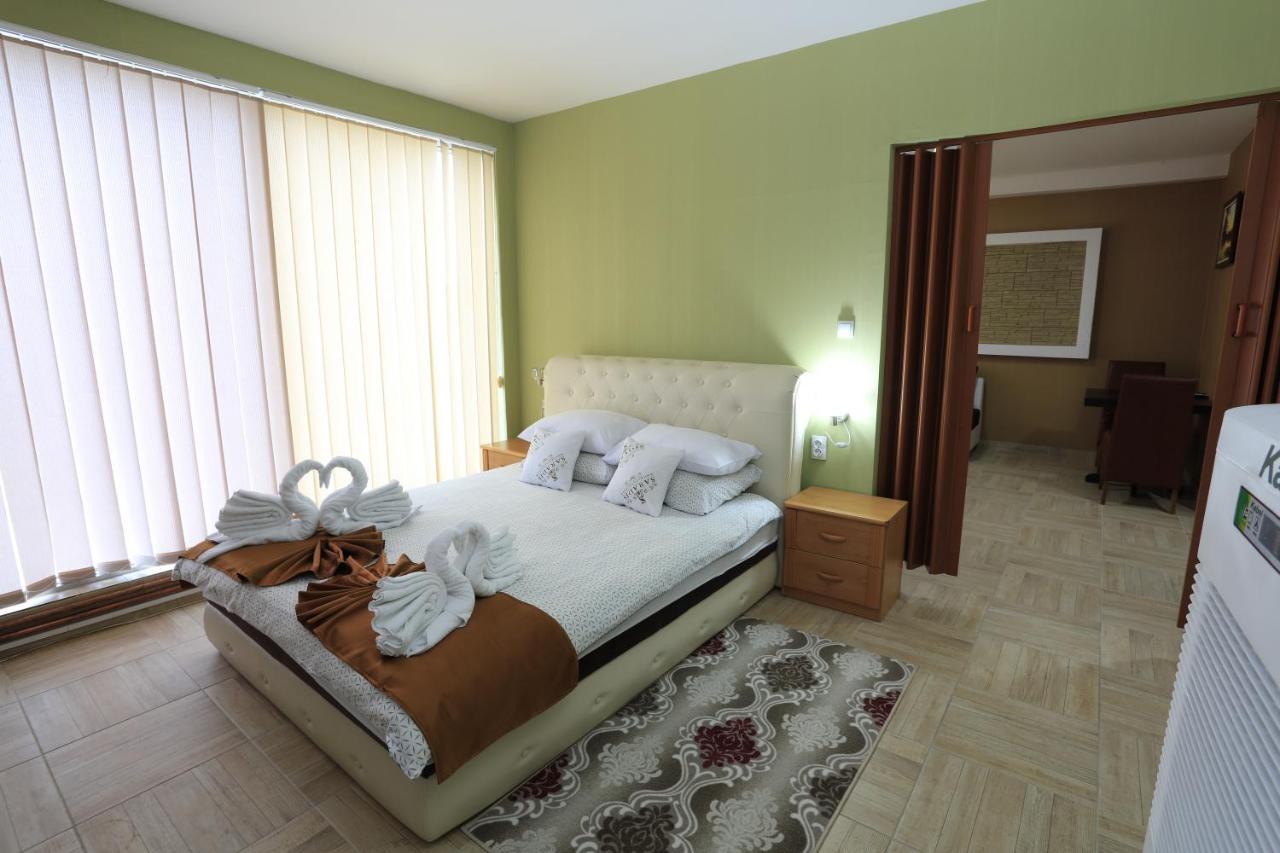Garni Hotel Saradis ครูเชวัซ ภายนอก รูปภาพ